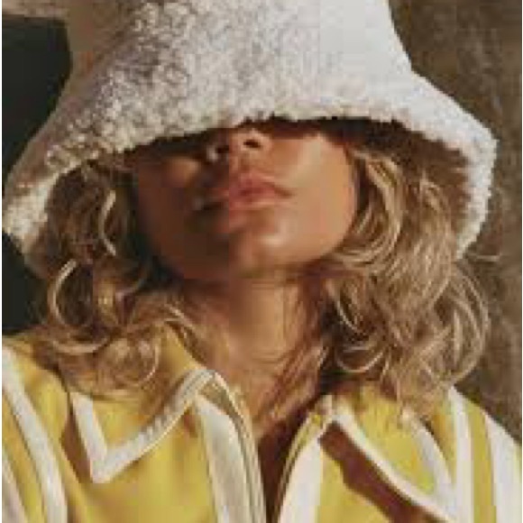 NWT Lack of Color ivory teddy bucket hat - Picture 2 of 5